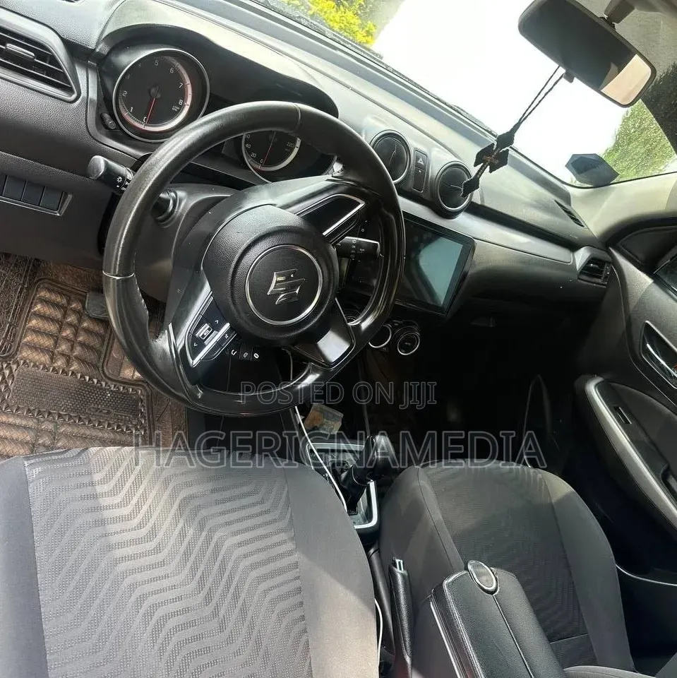 Suzuki Swift 2022 Silver