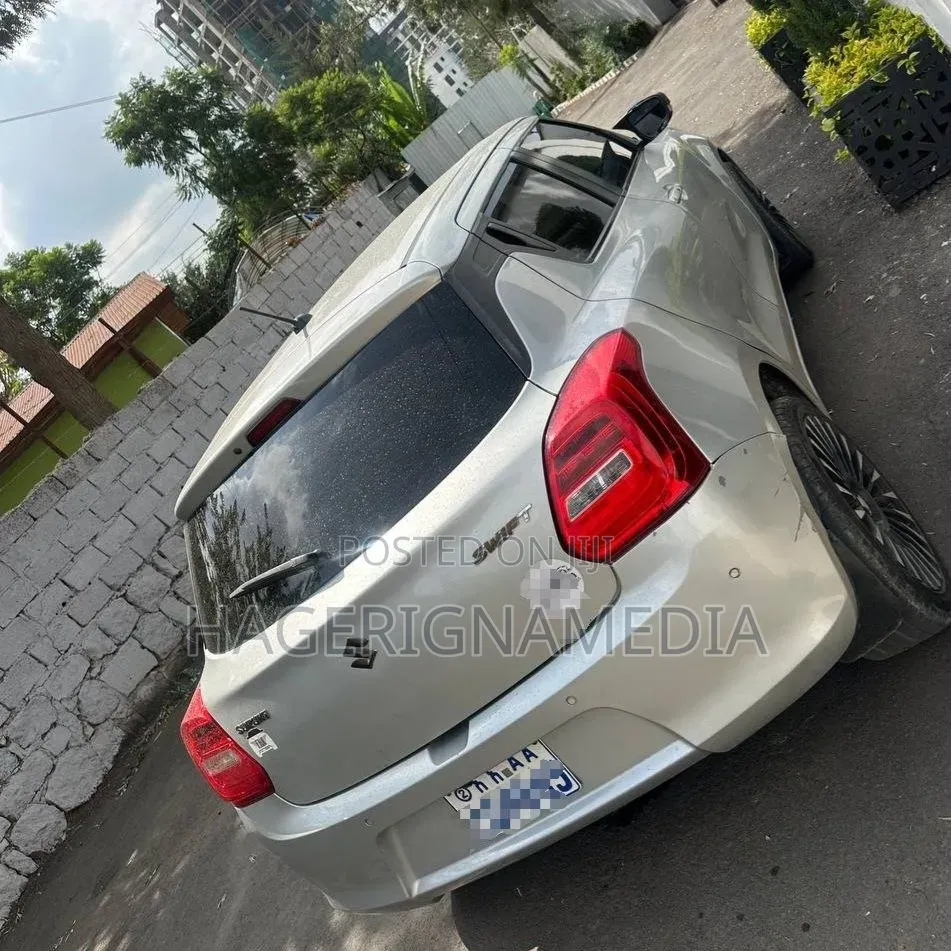 Suzuki Swift 2022 Silver