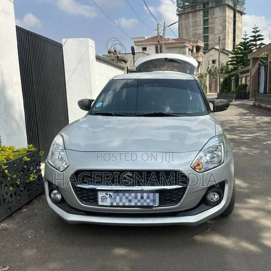 Suzuki Swift 2022 Silver