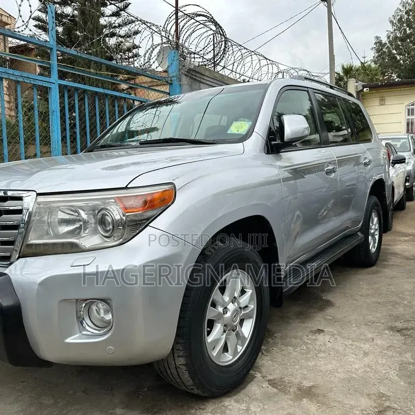 Toyota Land Cruiser 2014 Silver