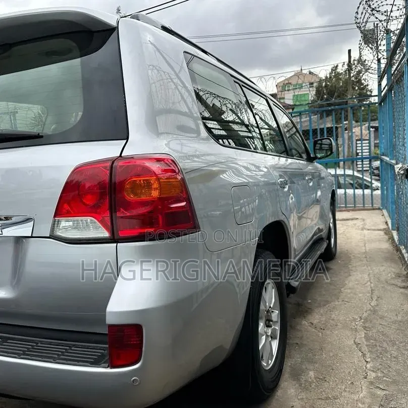 Toyota Land Cruiser 2014 Silver