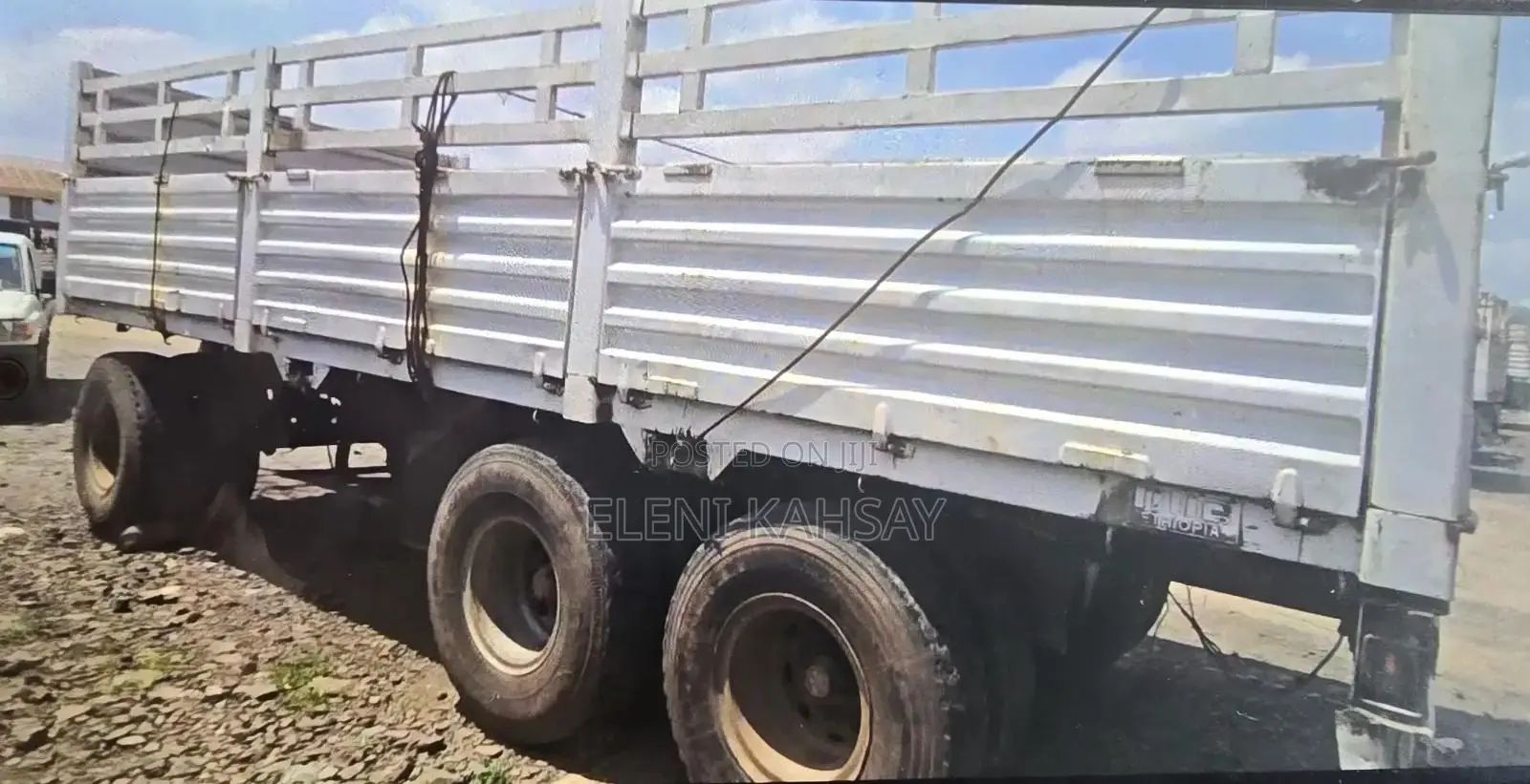 Tesabi/Trailer