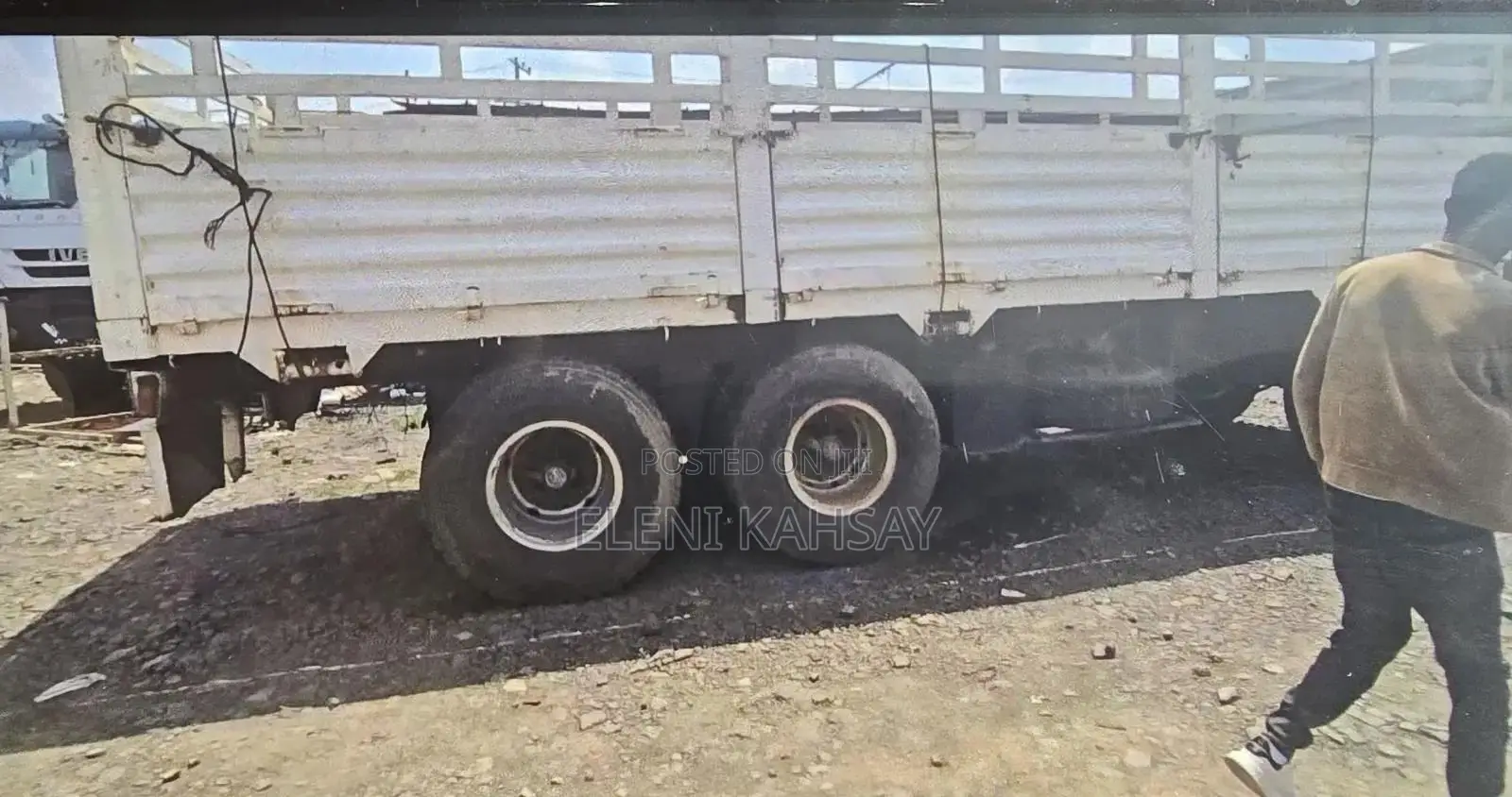 Tesabi/Trailer