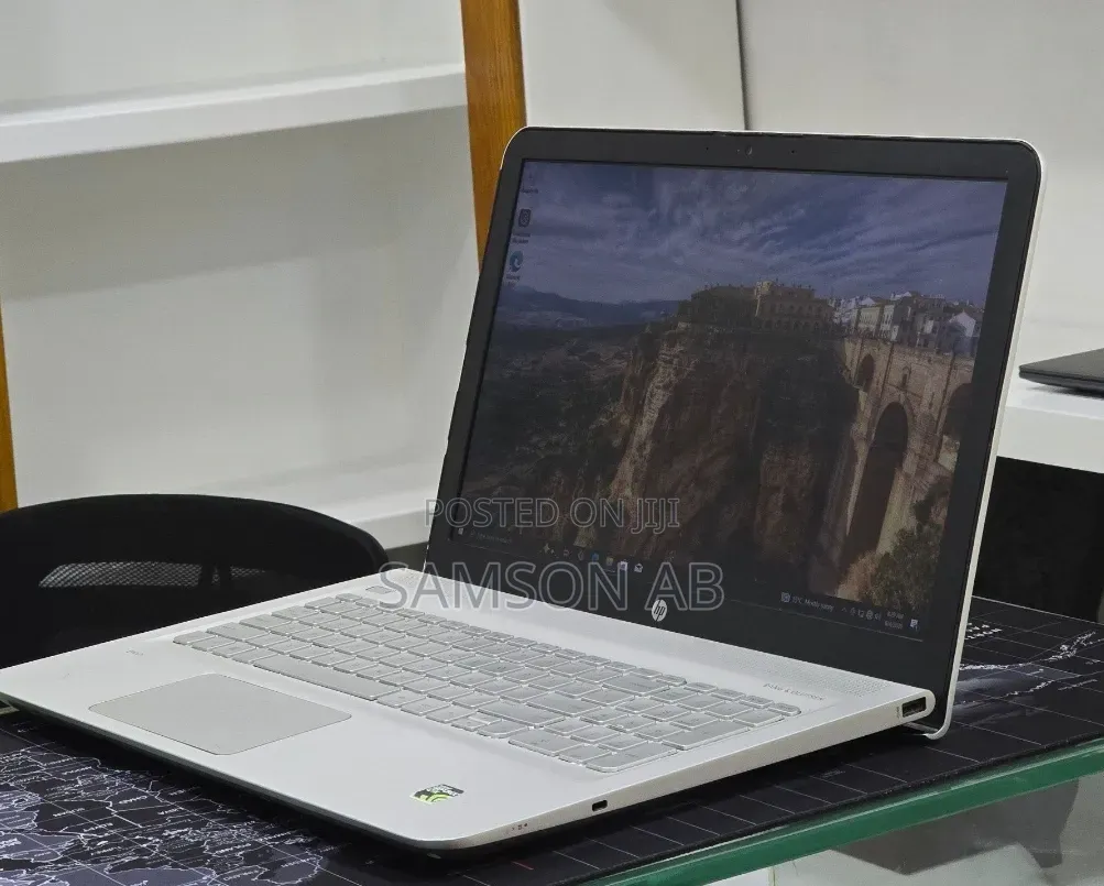 New Laptop HP Envy 15 12GB Intel Core i5 SSD 128GB