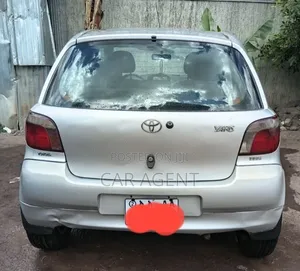 Toyota Vitz 2002 Silver