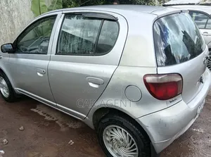Toyota Vitz 2002 Silver