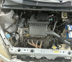 Toyota Vitz 2002 Silver