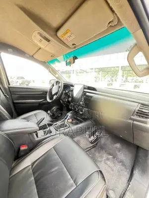 Toyota Hilux Revo Double Cab Deisel 2.4 AWD 2018 Silver