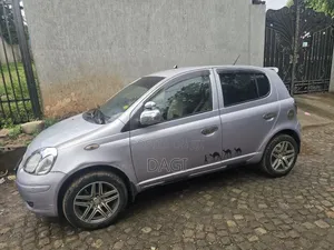 Toyota Vitz 2004 Silver