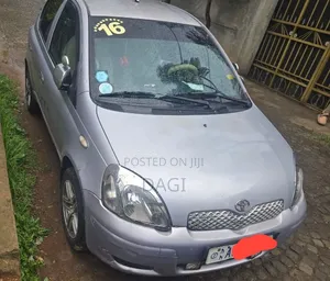 Toyota Vitz 2004 Silver
