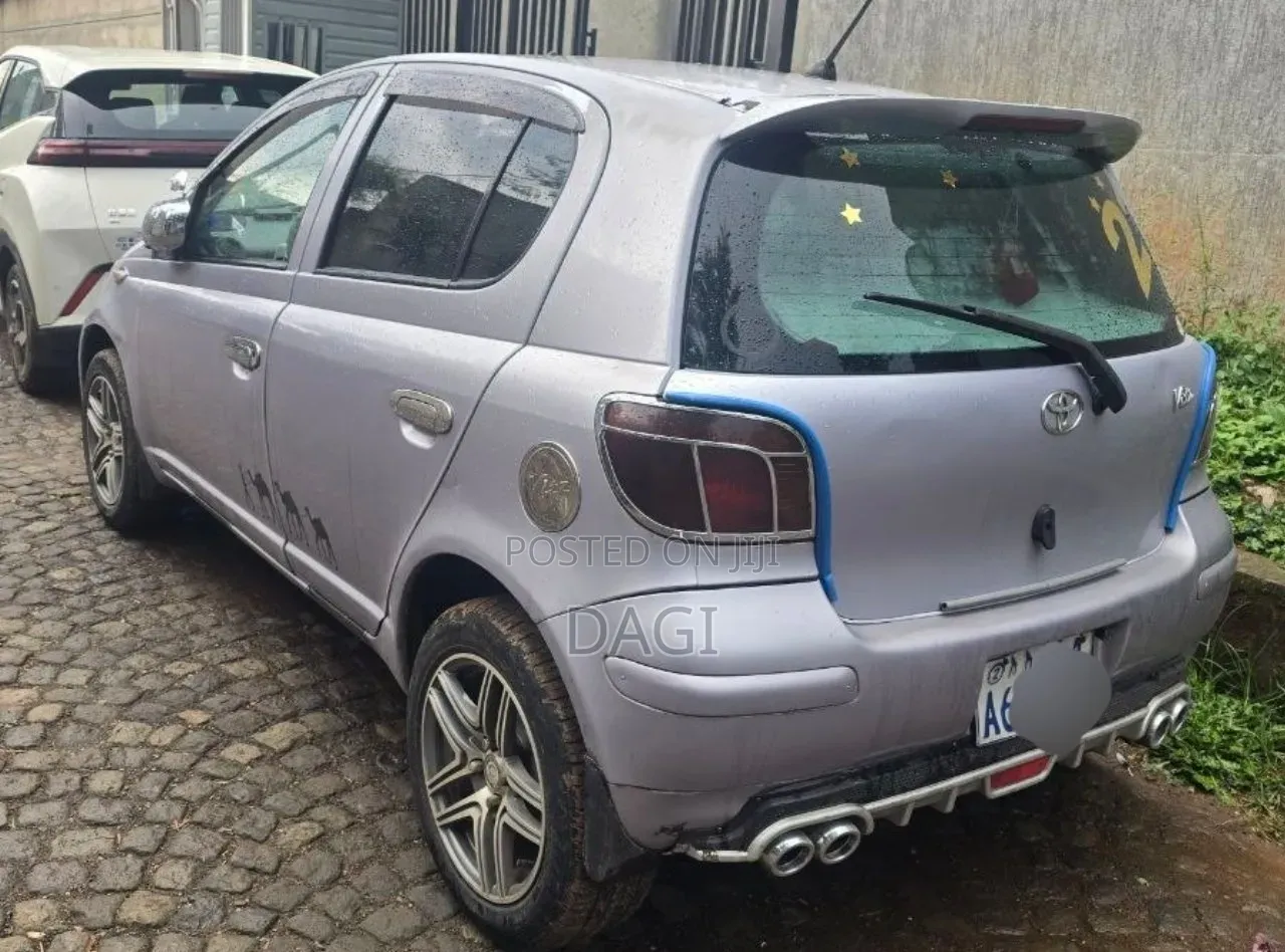 Toyota Vitz 2004 Silver