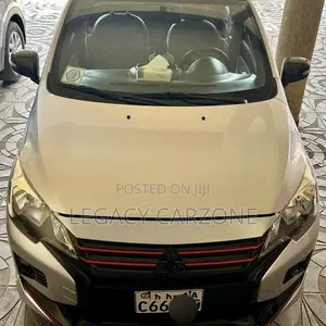 Mitsubishi Attrage 2023 Silver