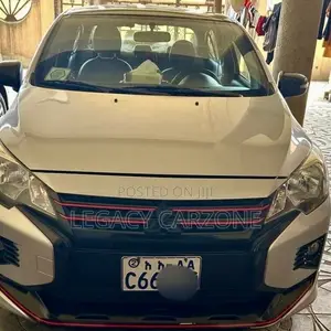 Mitsubishi Attrage 2023 Silver