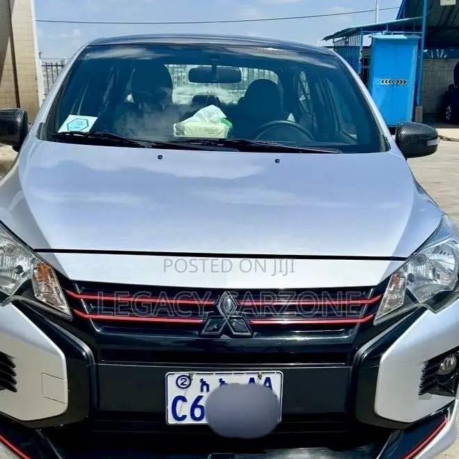 Mitsubishi Attrage 2023 Silver