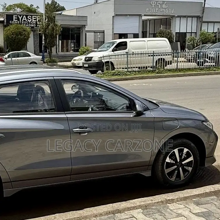 BYD E2 43 kWh 94 hp FWD 2025 Gray
