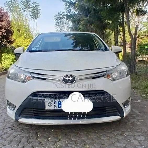 Toyota Yaris 2013 White