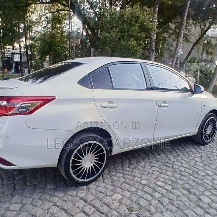 Toyota Yaris 2013 White