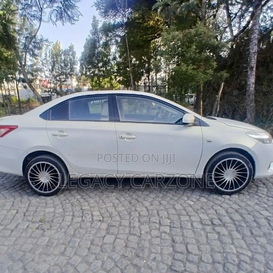 Toyota Yaris 2013 White