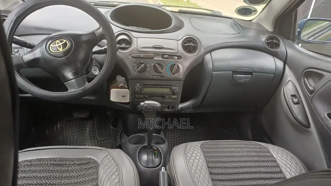 Toyota Vitz 2002 Blue