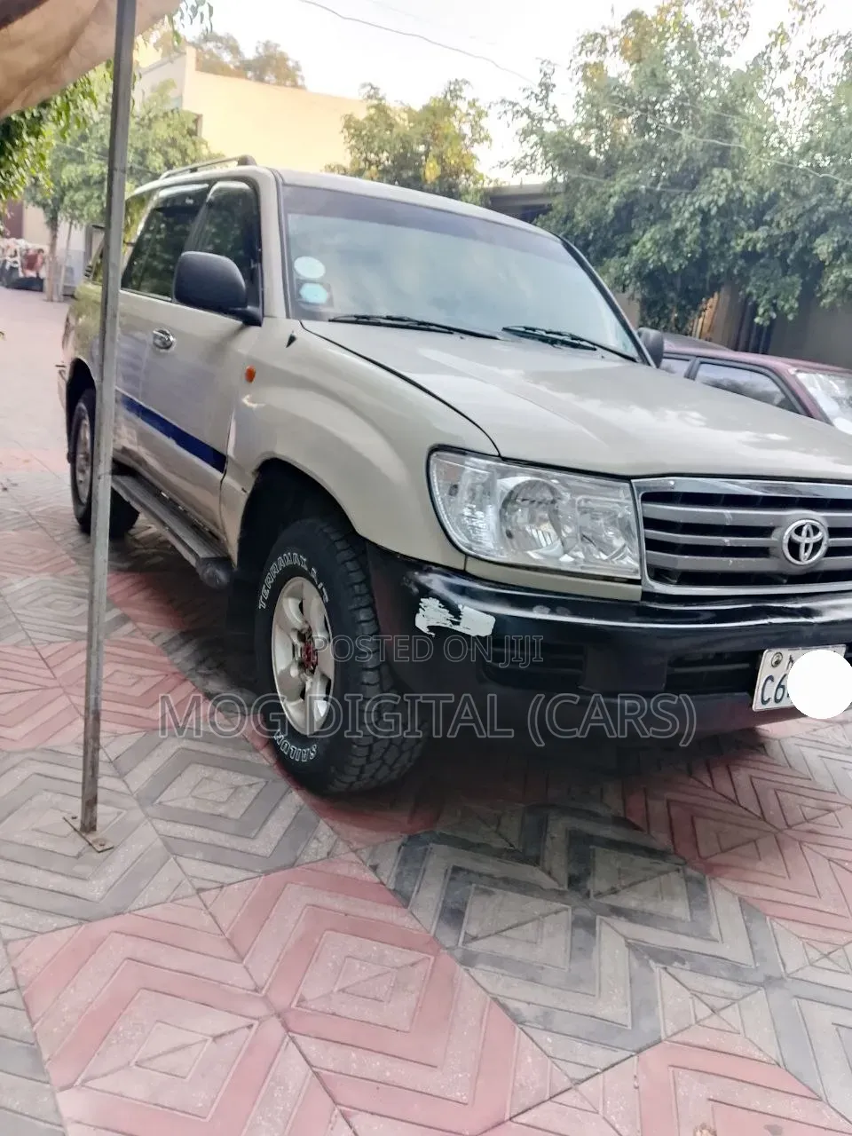 Toyota Land Cruiser 2000 Gray