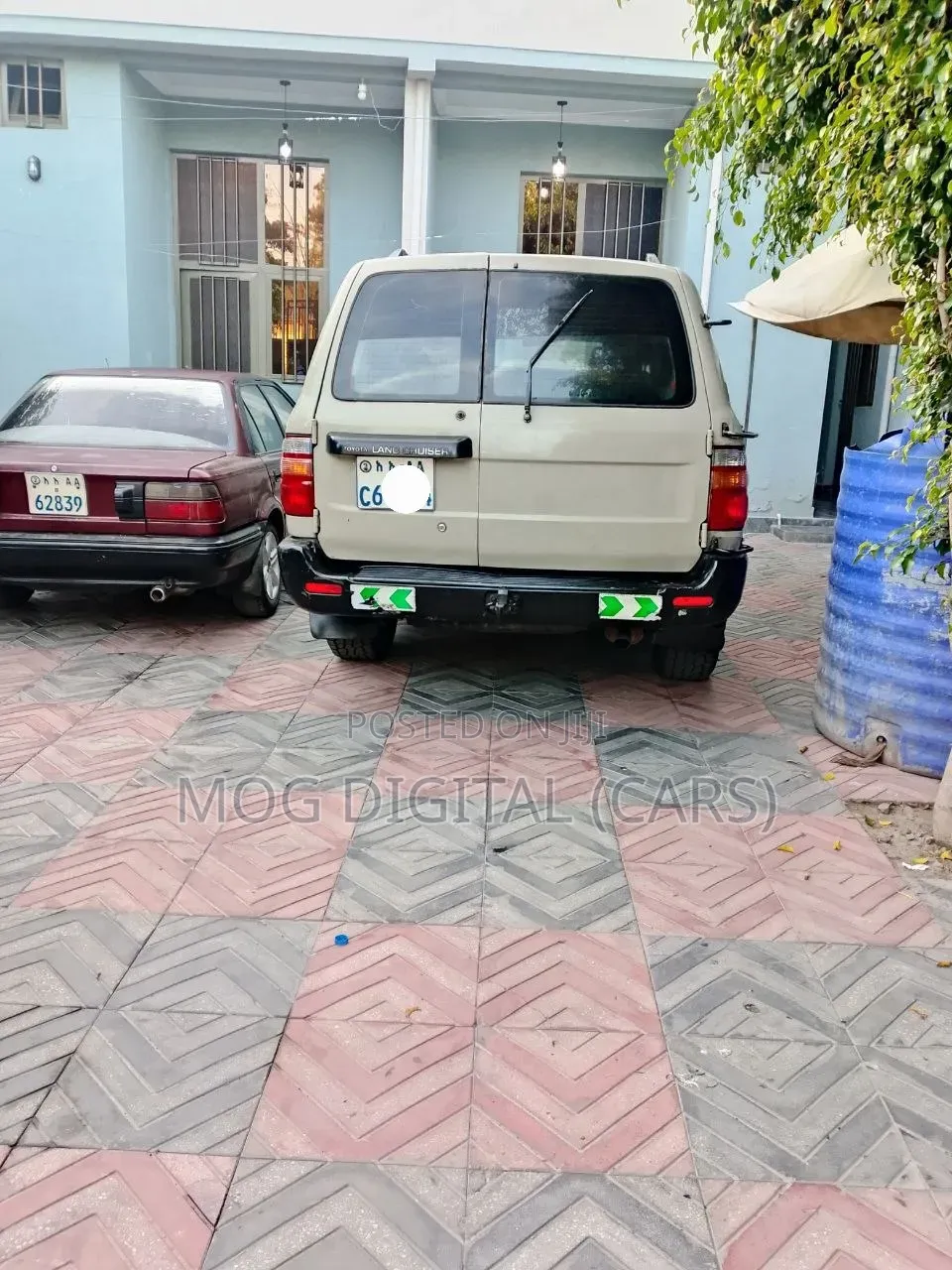 Toyota Land Cruiser 2000 Gray
