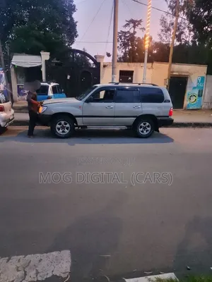 Toyota Land Cruiser 2000 Gray