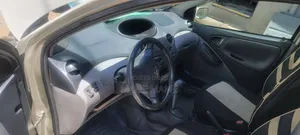 Toyota Vitz 2002 Silver