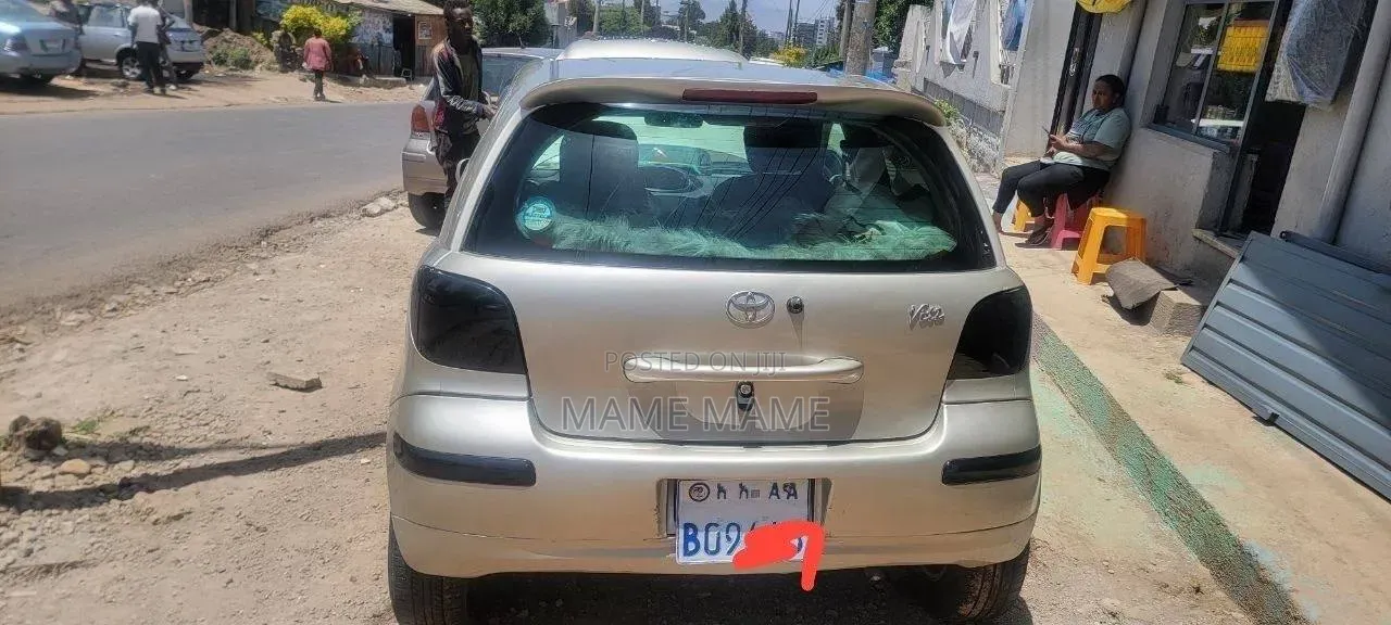 Toyota Vitz 2002 Silver