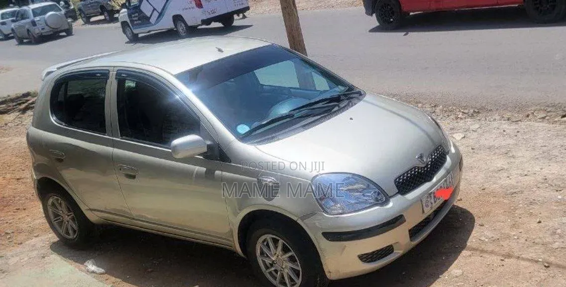 Toyota Vitz 2002 Silver