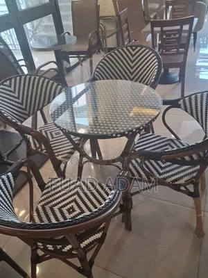 Outdoor Table 4 Chairs Set ጠረጴዛ ከ4 ወንበሮች