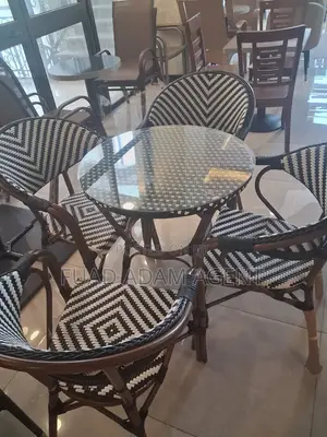 Outdoor Table 4 Chairs Set ጠረጴዛ ከ4 ወንበሮች