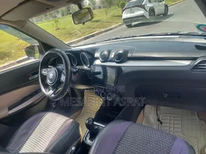 Suzuki Swift 2022 Silver
