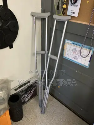 Axillary/Elbow Crutches度𣁋make It Easy to Alter Crutch Height in 2.5cm
