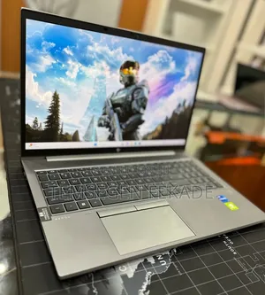 New Laptop HP ZBook Firefly G8 32GB Intel Core i7 SSD 512GB