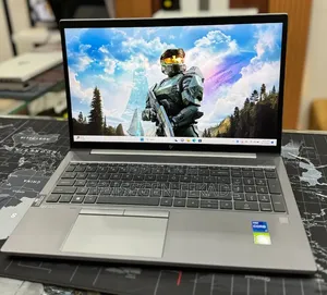 New Laptop HP ZBook Firefly G8 32GB Intel Core i7 SSD 512GB
