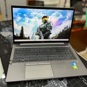 New Laptop HP ZBook Firefly G8 32GB Intel Core i7 SSD 512GB