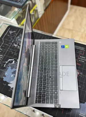 New Laptop HP ZBook Firefly G8 32GB Intel Core i7 SSD 512GB