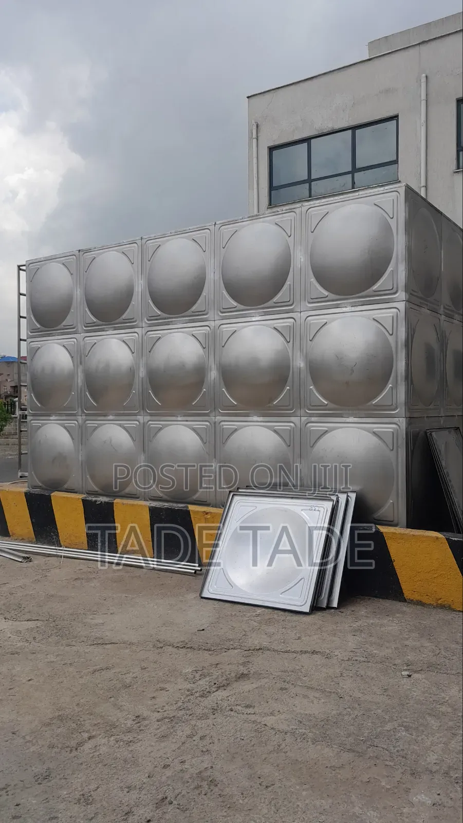ታደሰ Stianless Steel Water Tanker