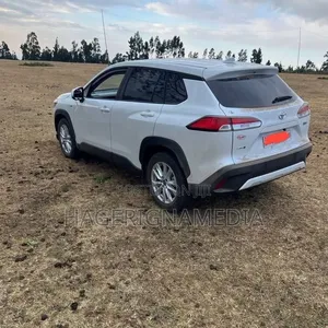 Toyota Corolla Cross Hybrid 2025 White