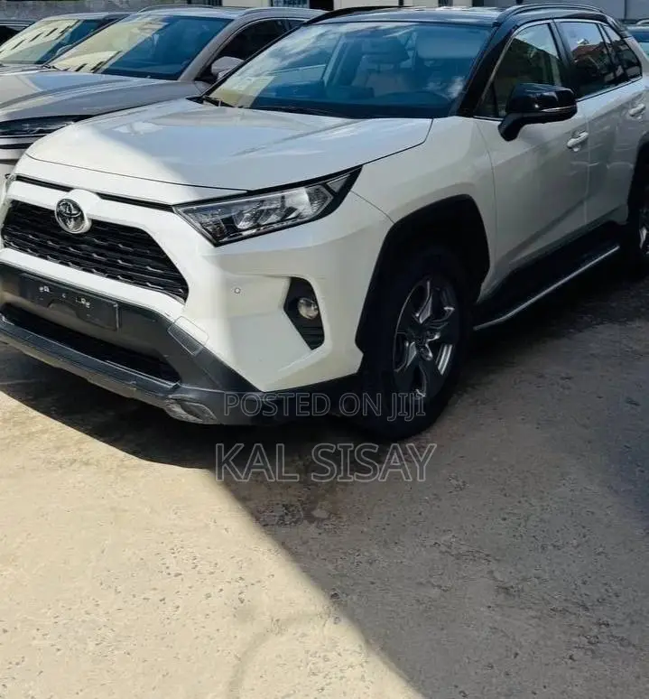 Toyota RAV4 2022 White
