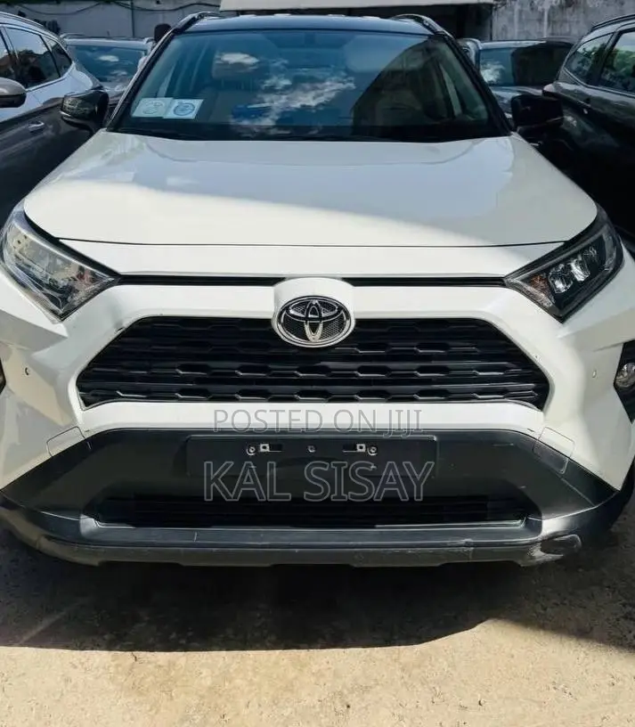 Toyota RAV4 2022 White
