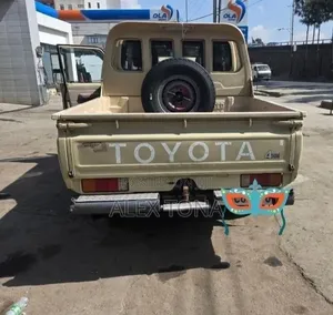 Toyota Land Cruiser 2020 Gold