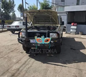 Toyota Land Cruiser 2020 Gold