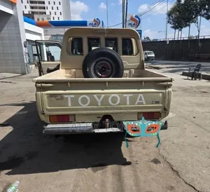 Toyota Land Cruiser 2020 Gold