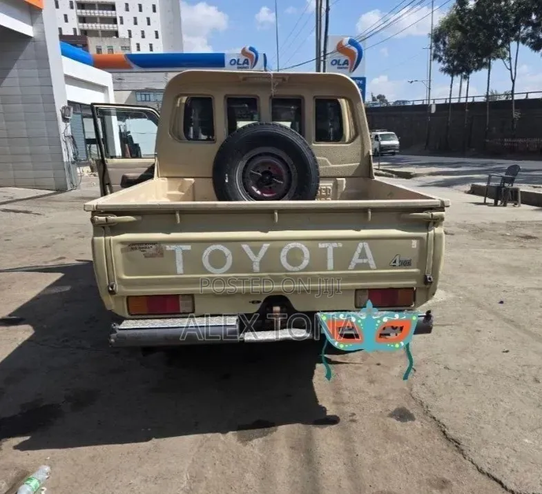 Toyota Land Cruiser 2020 Gold