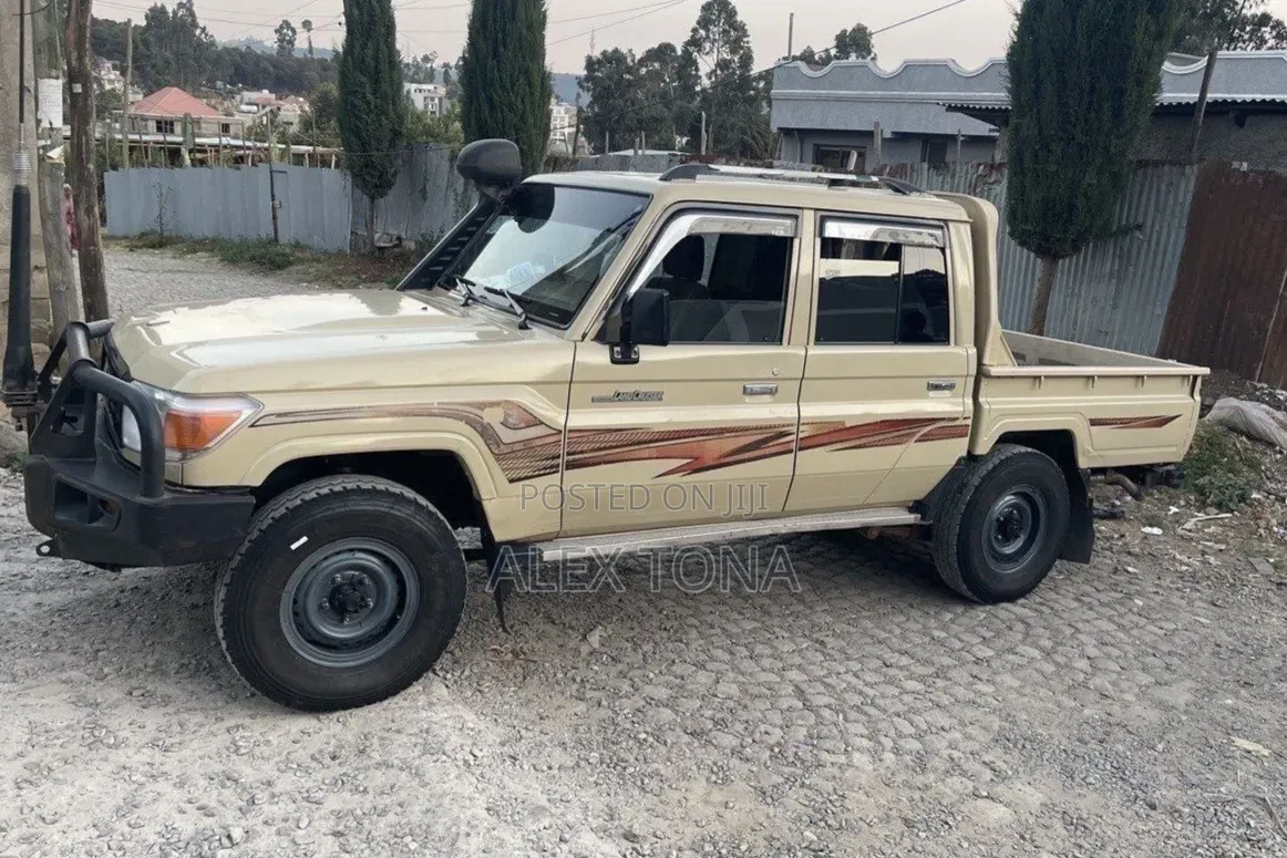 Toyota Land Cruiser 2020 Gold