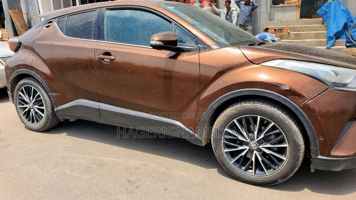Toyota C-HR 2017 Brown
