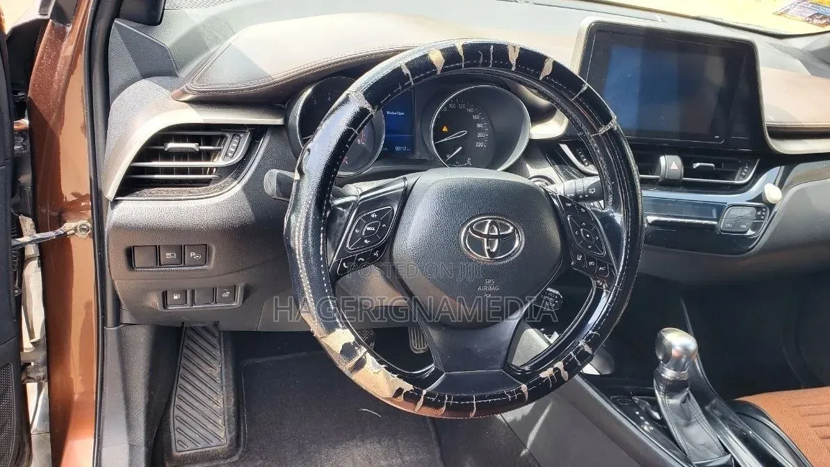 Toyota C-HR 2017 Brown