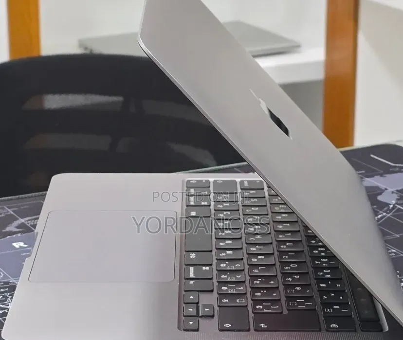 New Laptop Apple MacBook 2020 8GB Intel Core i5 SSD 512GB