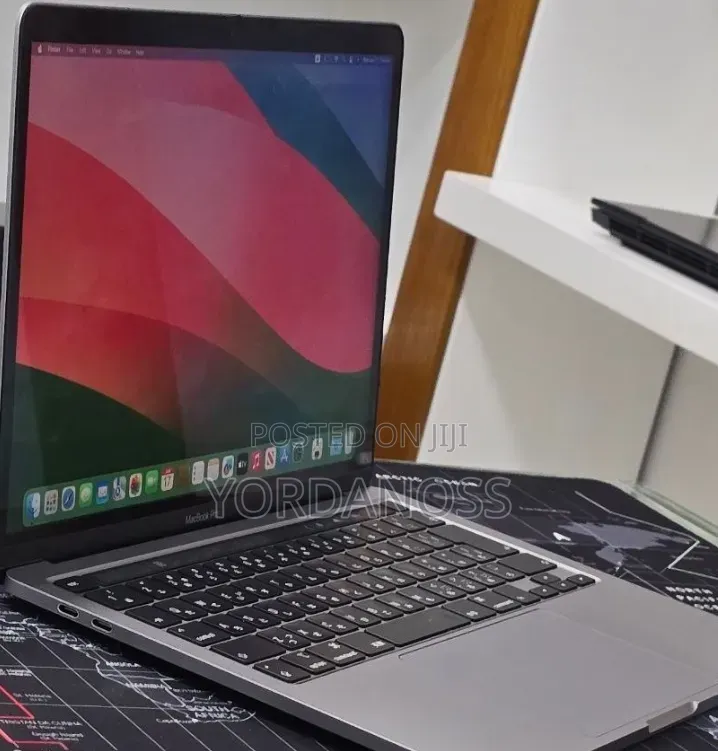New Laptop Apple MacBook 2020 8GB Intel Core i5 SSD 512GB